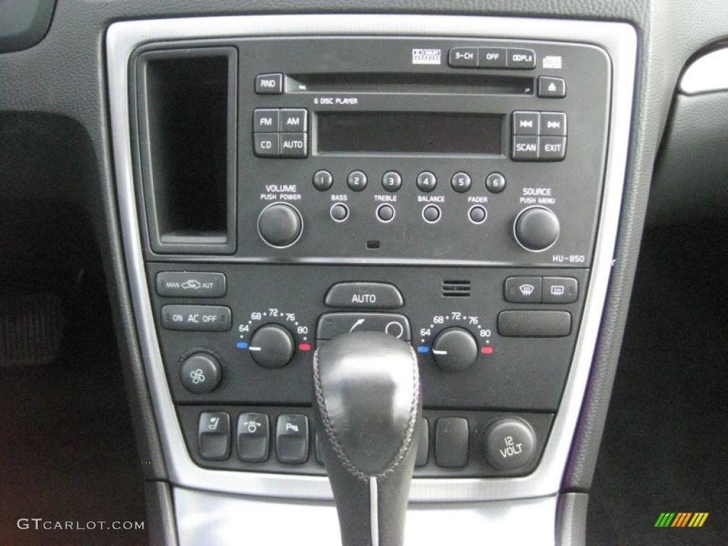 2008 Volvo S60 T5 Controls Photos