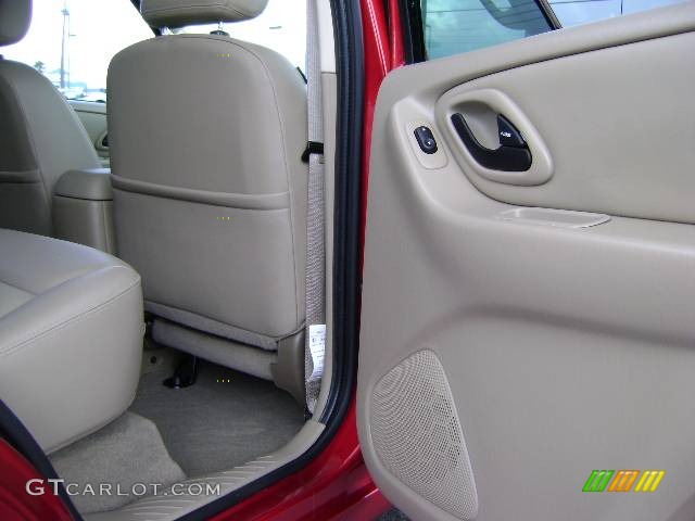 2007 Escape Limited - Red / Medium/Dark Pebble photo #23