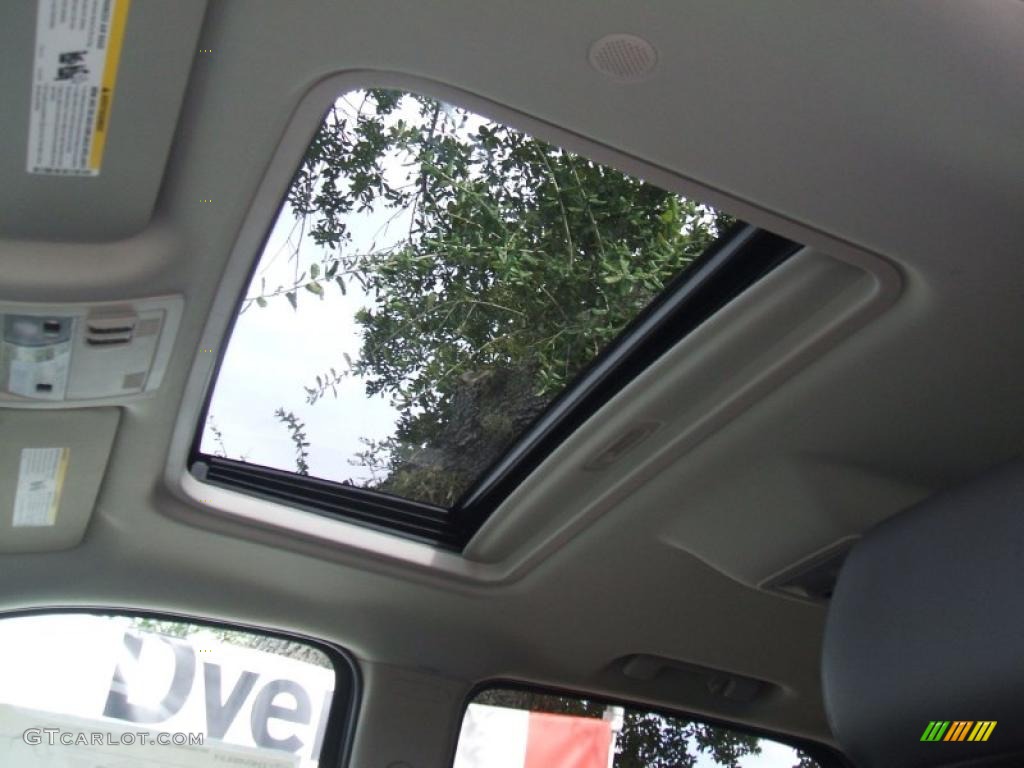 2011 Chevrolet Suburban LT Sunroof Photos