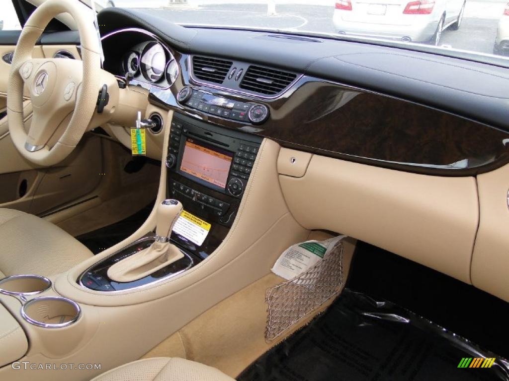 2011 Mercedes-Benz CLS 550 Cashmere Dashboard Photo #40471787