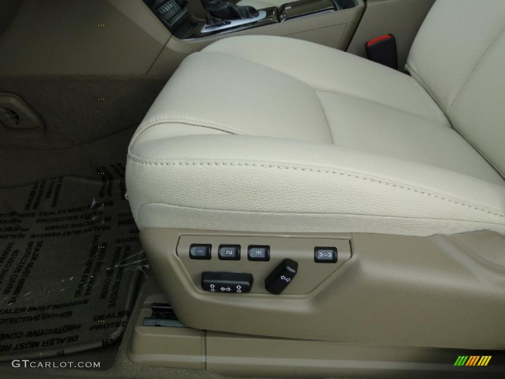 2011 Volvo XC90 3.2 Controls Photo #40472897