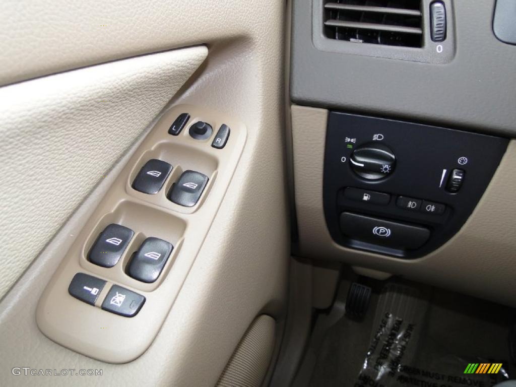 2011 Volvo XC90 3.2 Controls Photo #40472928