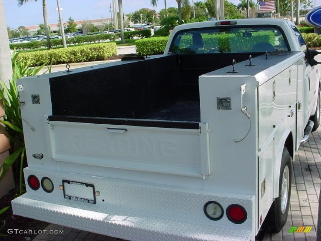 2004 F250 Super Duty XL Regular Cab Chassis - Oxford White / Medium Flint photo #6