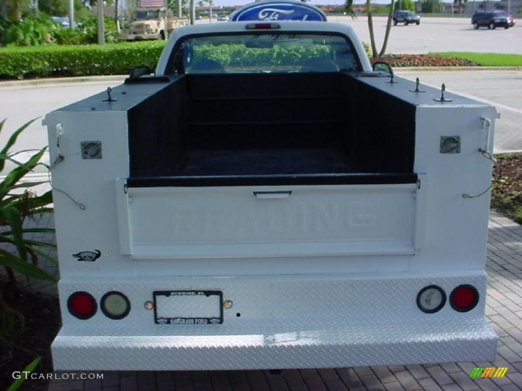 2004 F250 Super Duty XL Regular Cab Chassis - Oxford White / Medium Flint photo #7