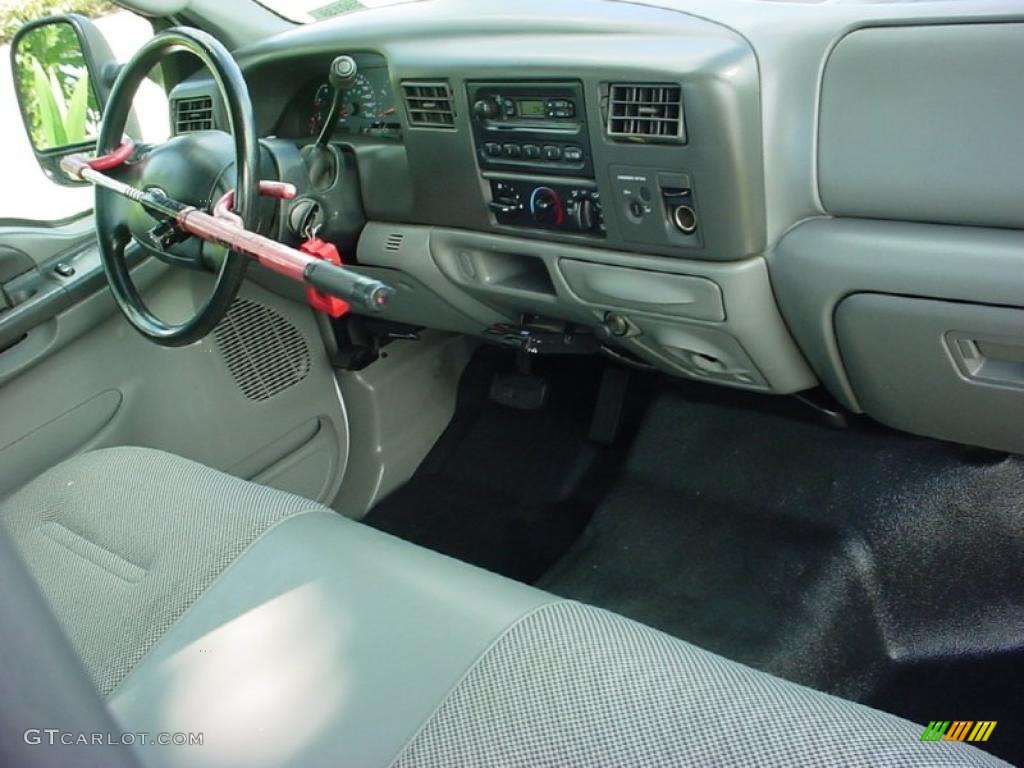 2004 F250 Super Duty XL Regular Cab Chassis - Oxford White / Medium Flint photo #22