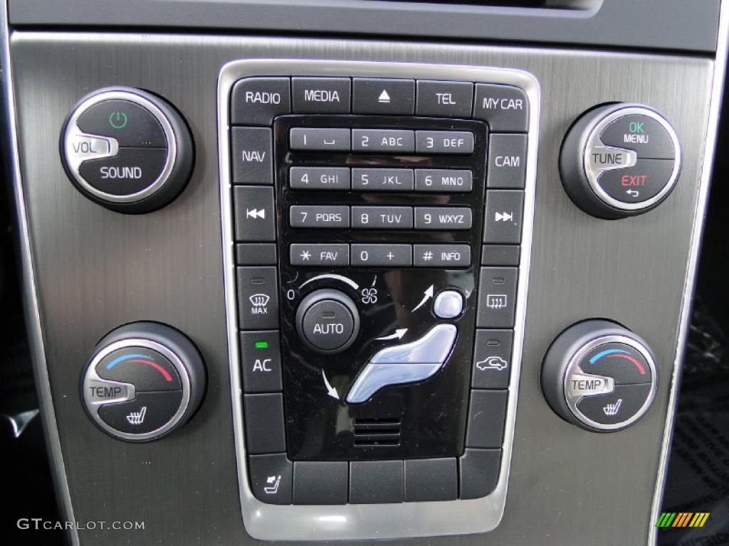 2011 Volvo S60 T6 AWD Controls Photo #40473641