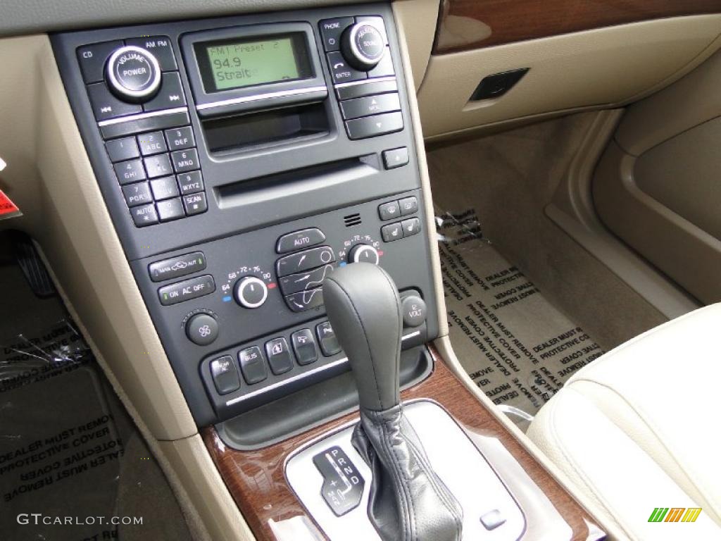 2011 Volvo XC90 3.2 AWD Controls Photo #40473909