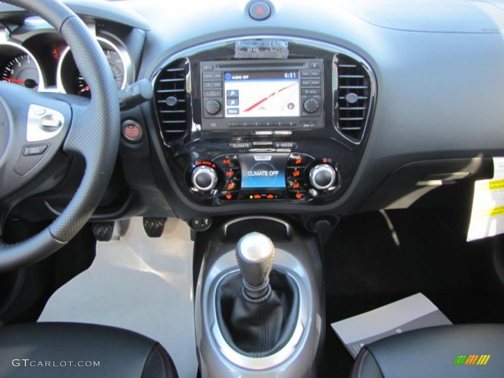 2011 Nissan Juke SL Controls Photo #40474069