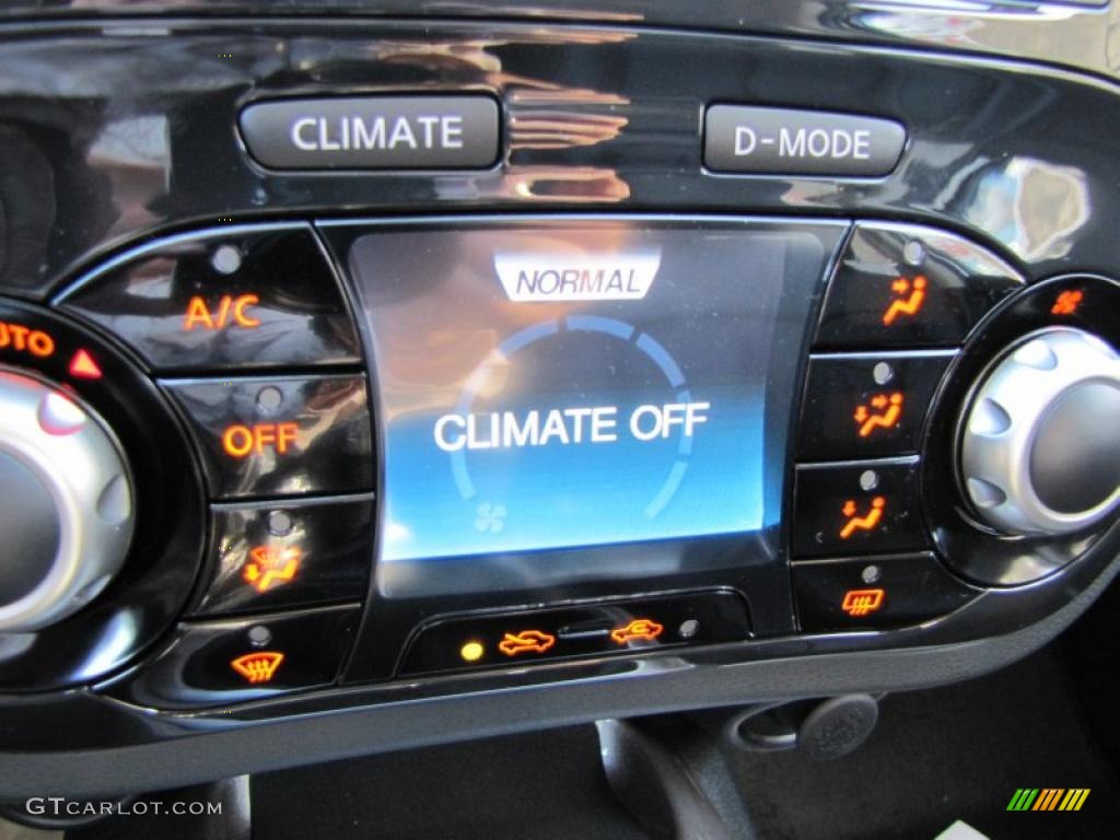 2011 Nissan Juke SL Controls Photo #40474122