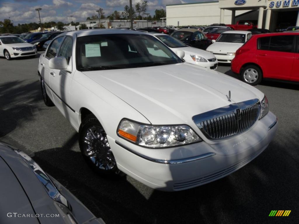 2010 Town Car Continental Edition - Vibrant White / Medium Light Stone photo #1