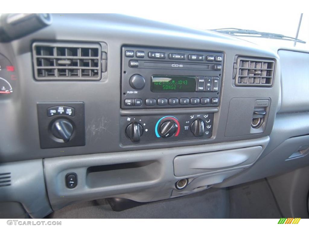 2002 Ford F250 Super Duty XLT Crew Cab 4x4 Controls Photo #40480034