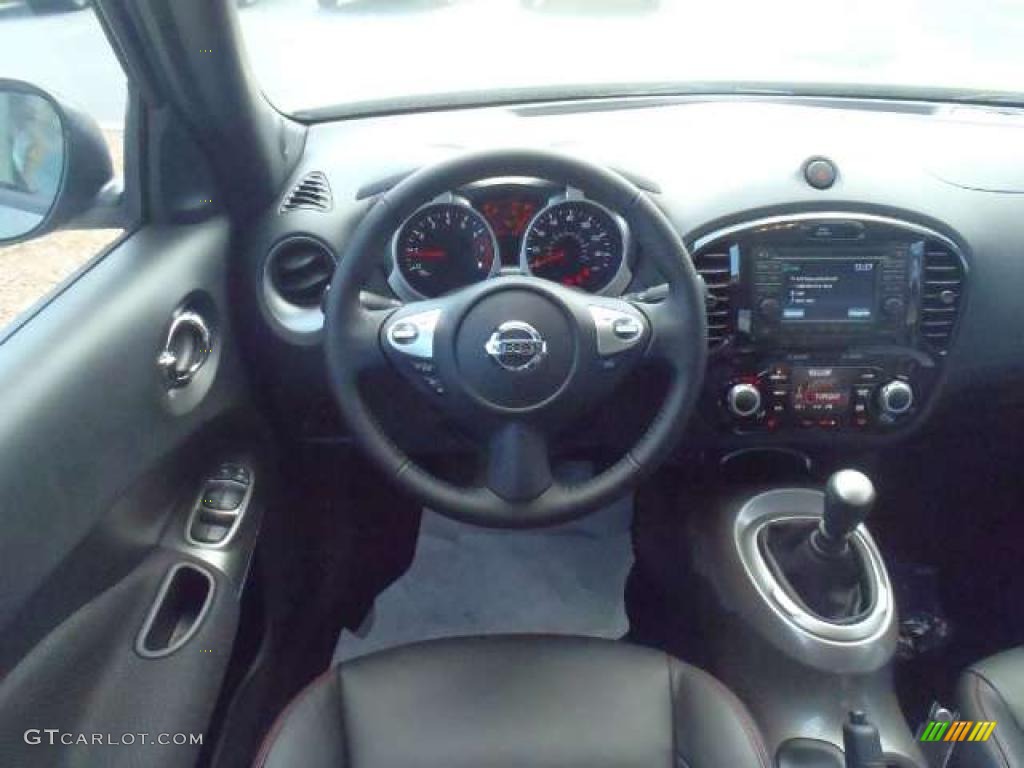 2011 Nissan Juke SL Black/Red w/Silver Trim Dashboard Photo #40480546