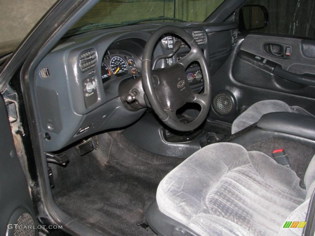 Graphite Interior 2001 Chevrolet Blazer LS 4x4 Photo #40485602