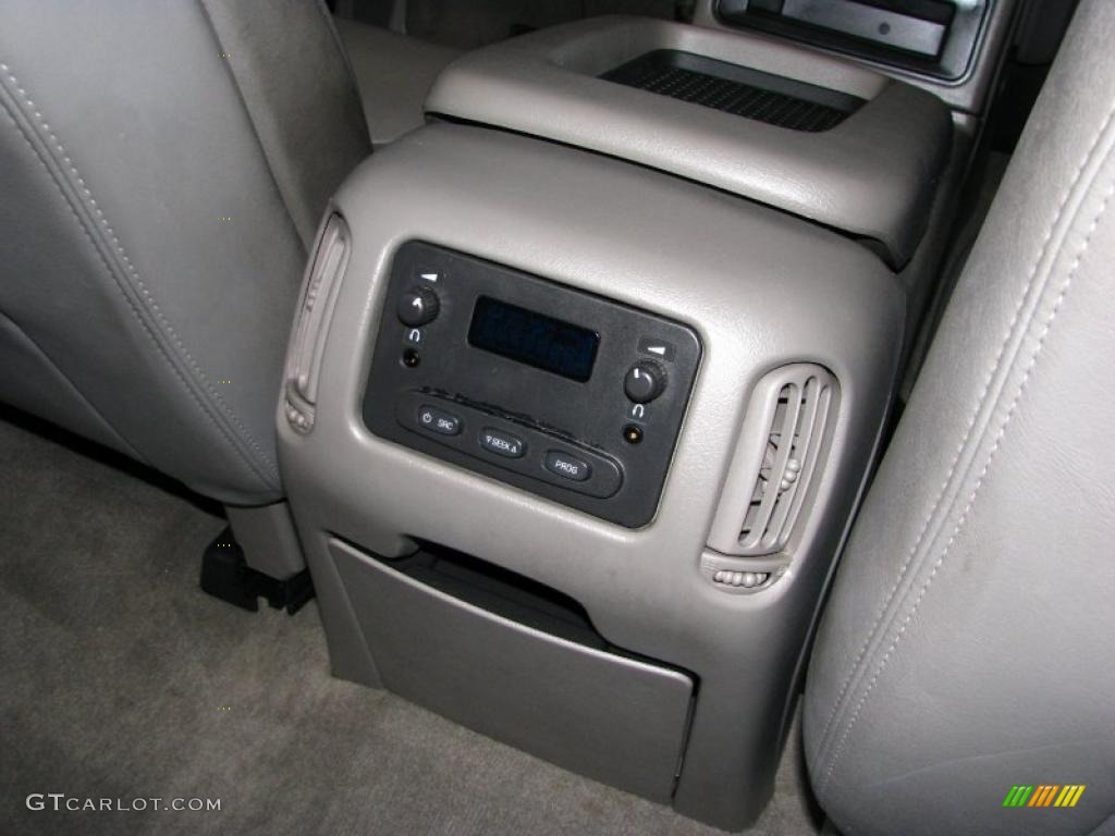 2004 Chevrolet Silverado 2500HD LT Crew Cab 4x4 Controls Photo #40486062