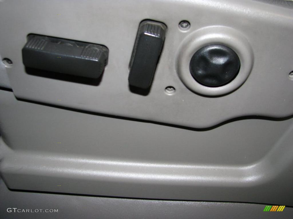 2004 Chevrolet Silverado 2500HD LT Crew Cab 4x4 Controls Photo #40486134
