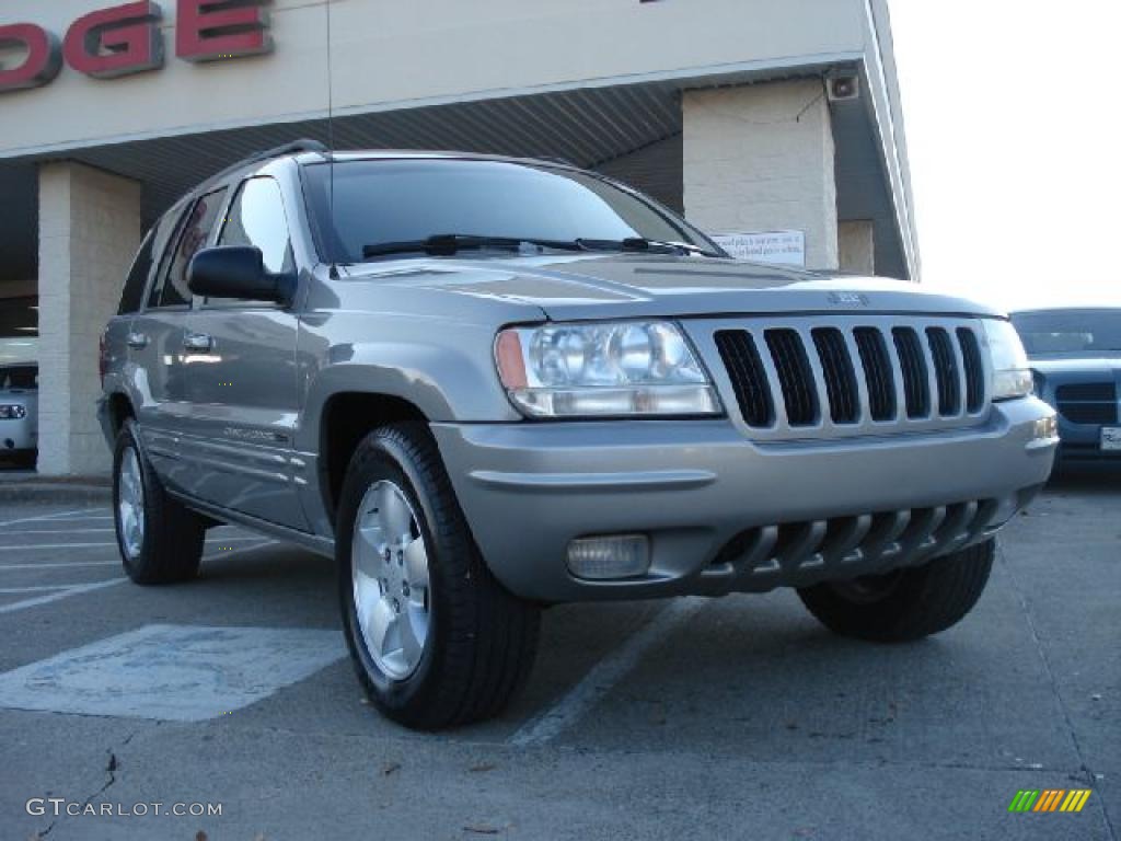 Silverstone Metallic Jeep Grand Cherokee