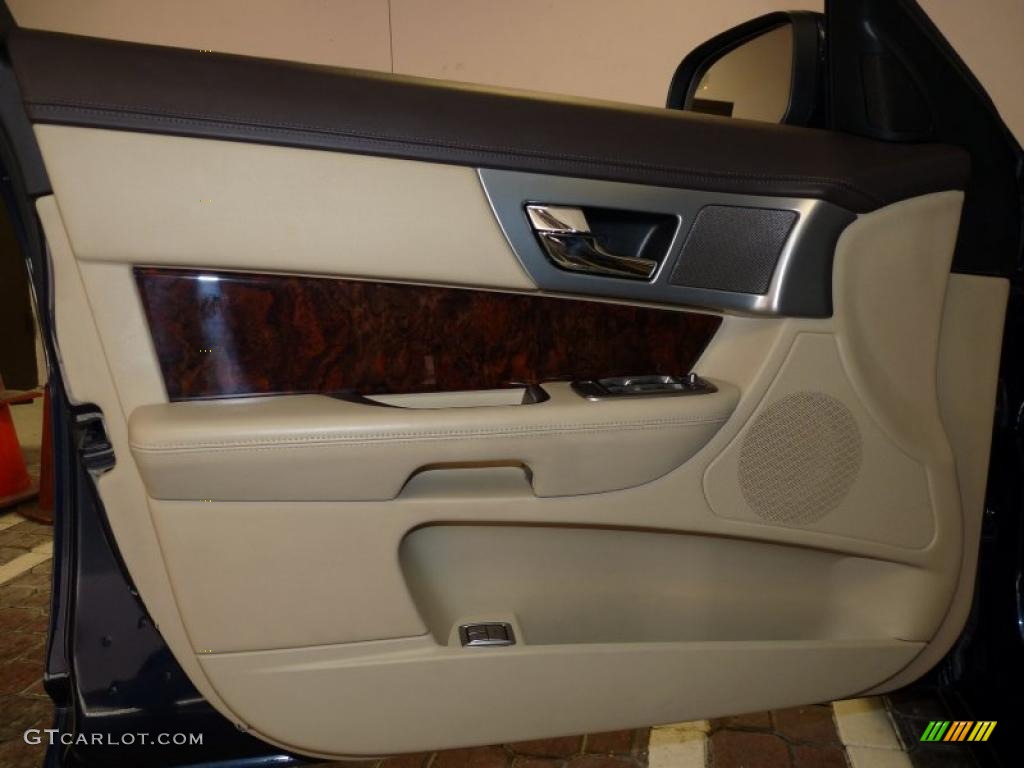 2009 Jaguar XF Premium Luxury Barley/Truffle Door Panel Photo #40488466