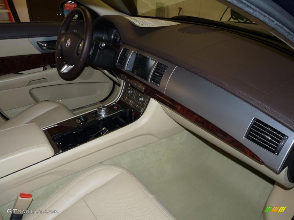 2009 Jaguar XF Premium Luxury Barley/Truffle Dashboard Photo #40488634