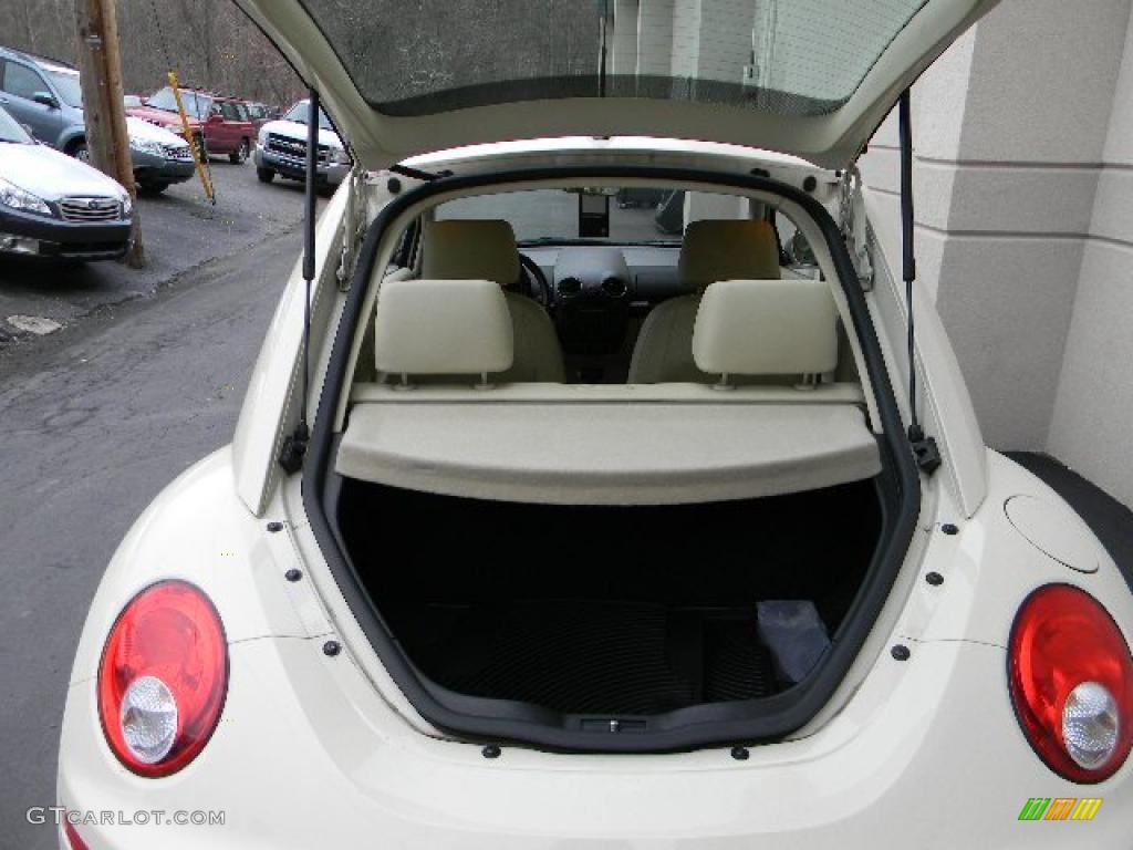 2008 Volkswagen New Beetle SE Coupe Trunk Photo #40488970