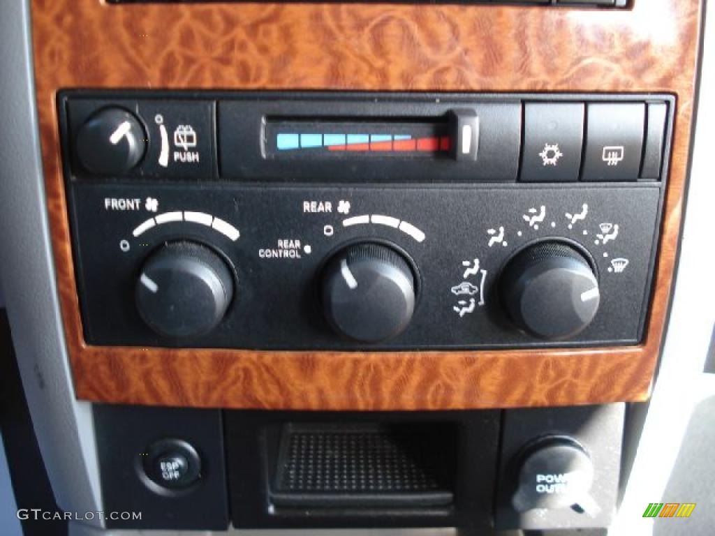 2007 Dodge Durango SLT Controls Photo #40489202