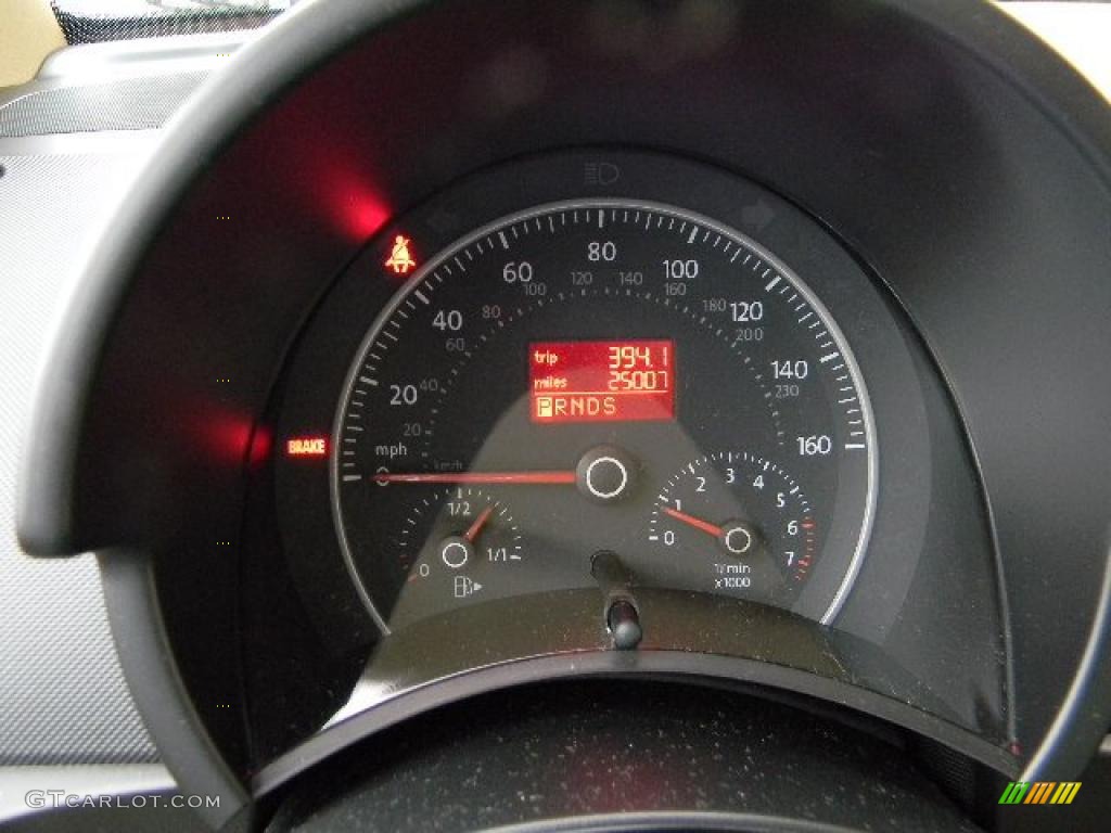 2008 Volkswagen New Beetle SE Coupe Gauges Photo #40489242