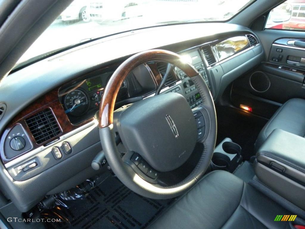 Black Interior 2010 Lincoln Town Car Signature Limited Photo #40492704