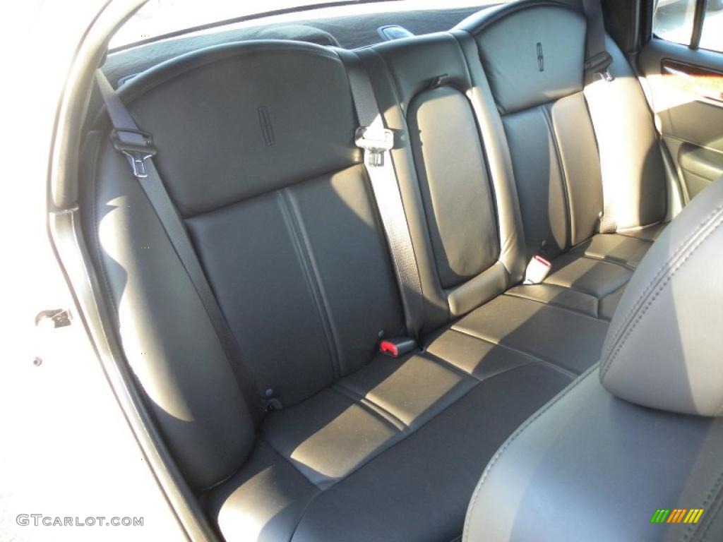 Black Interior 2010 Lincoln Town Car Signature Limited Photo #40492830