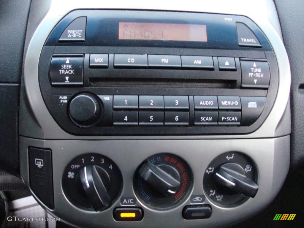 2004 Nissan Altima 3.5 SE Controls Photo #40495758