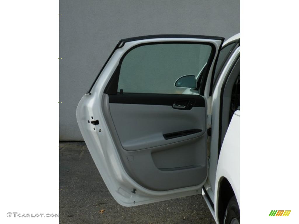 2007 Chevrolet Impala LT Gray Door Panel Photo #40497726