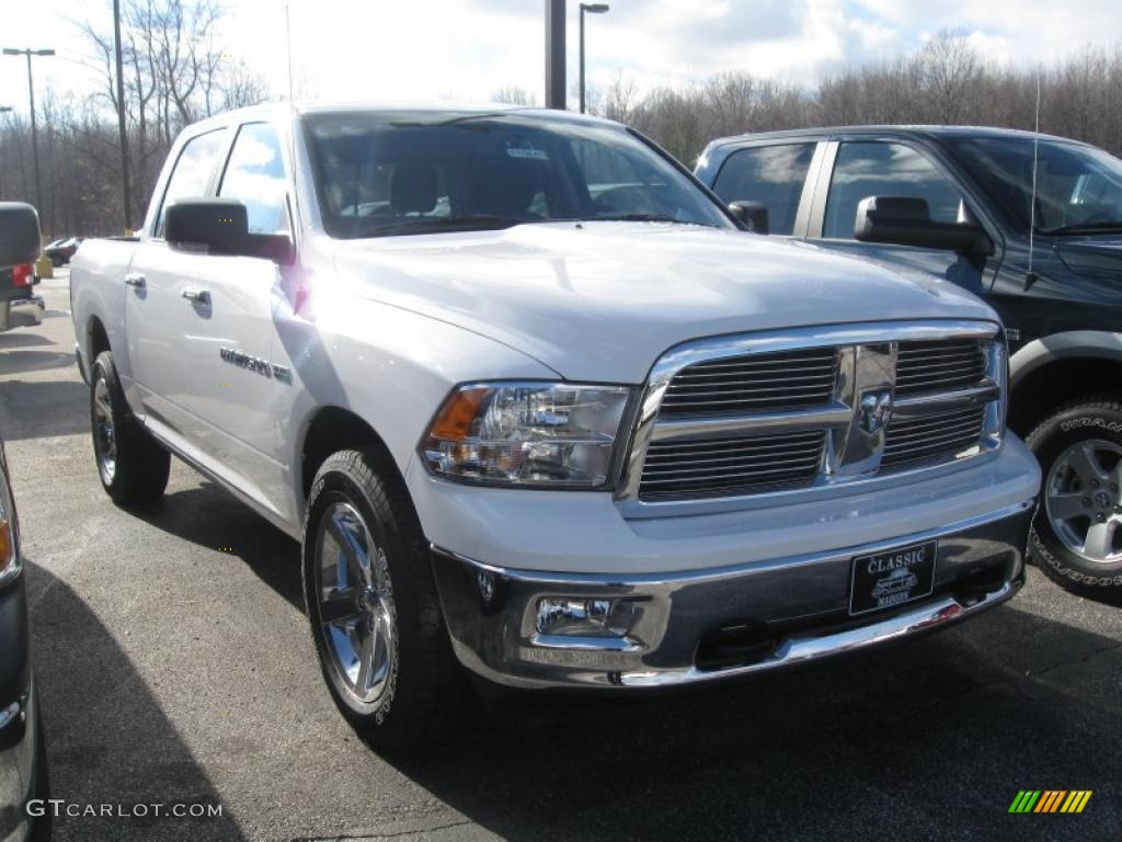 2011 Ram 1500 Big Horn Crew Cab 4x4 - Bright White / Dark Slate Gray/Medium Graystone photo #3