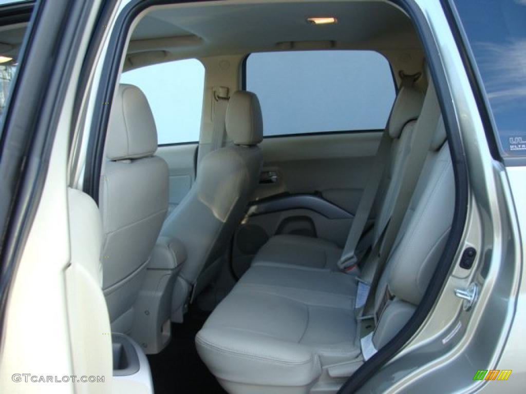 2009 Outlander XLS 4WD - Desert Sand Beige Metallic / Beige photo #7