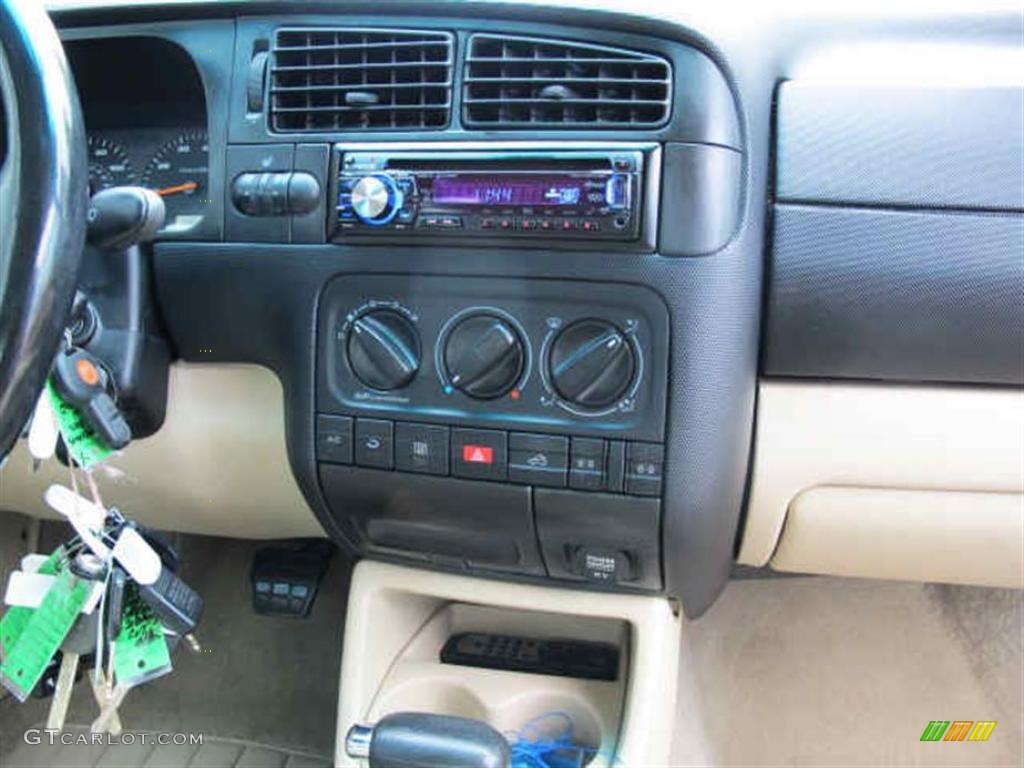 2002 Volkswagen Cabrio GLX Controls Photo #40501394