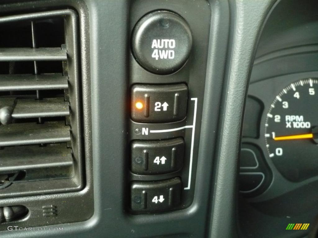 2004 GMC Sierra 1500 SLE Regular Cab 4x4 Controls Photo #40505106
