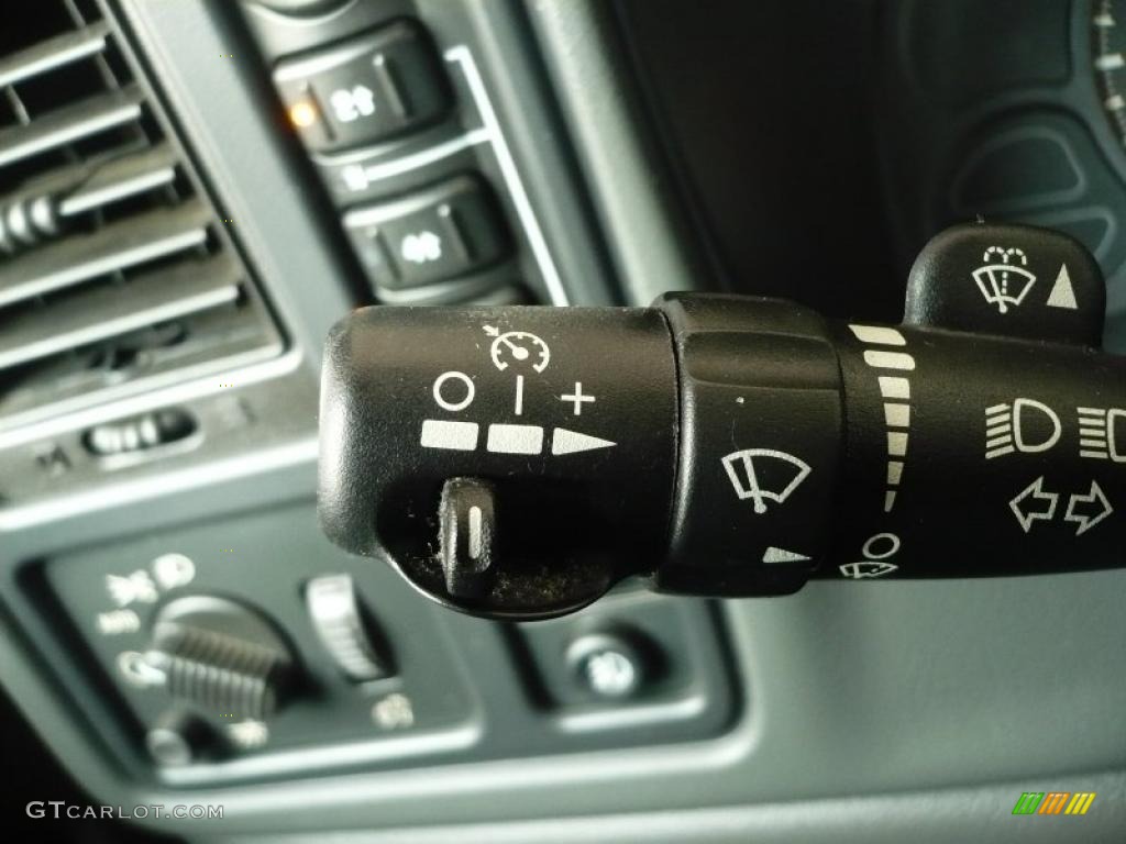2004 GMC Sierra 1500 SLE Regular Cab 4x4 Controls Photo #40505122
