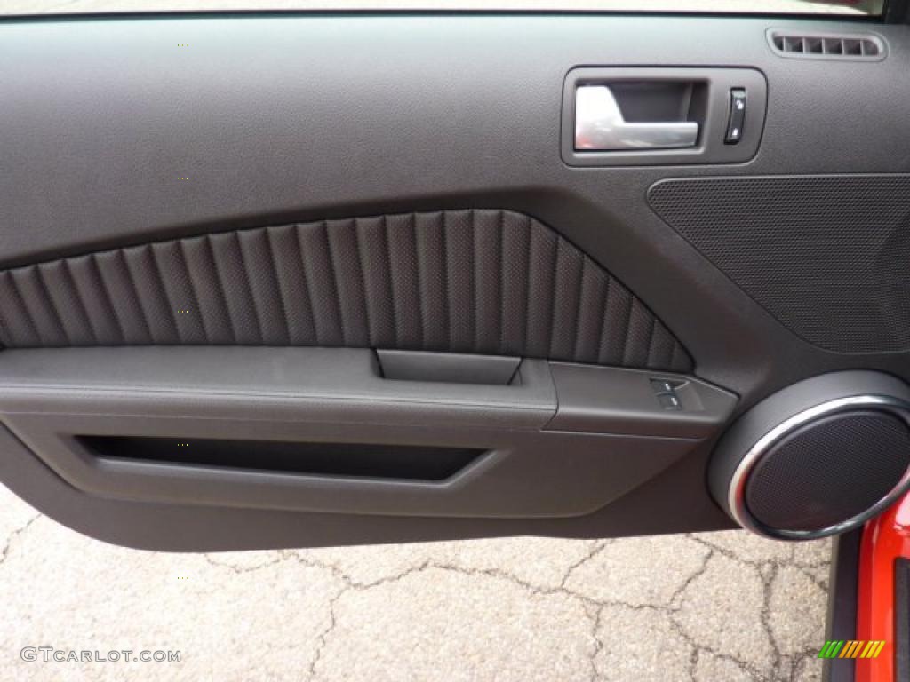 2011 Ford Mustang Shelby GT500 SVT Performance Package Coupe Charcoal Black/White Door Panel Photo #40507882