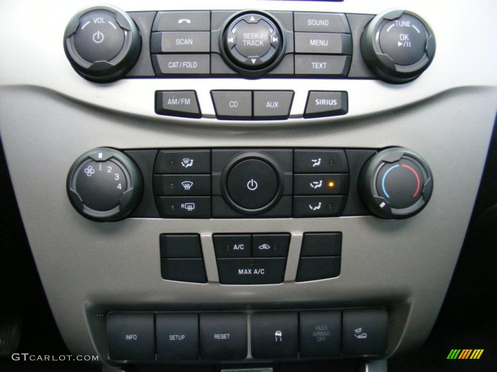 2010 Ford Focus SES Coupe Controls Photo #40509950