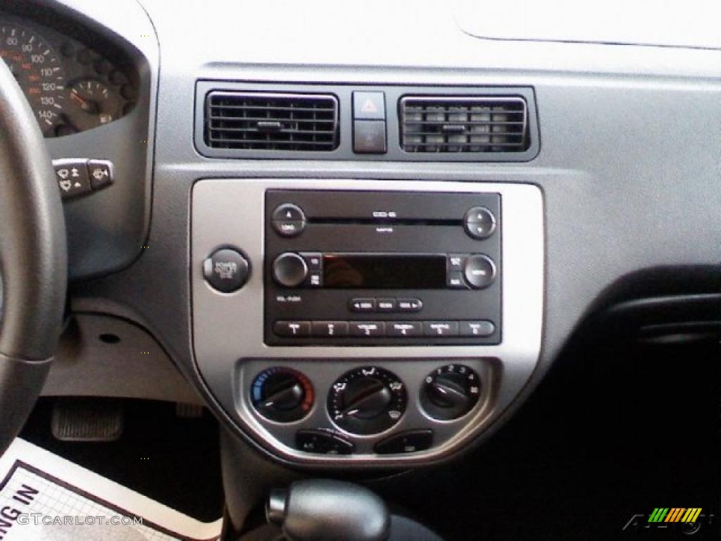 2005 Focus ZX3 SES Coupe - Liquid Grey Metallic / Charcoal/Charcoal photo #12