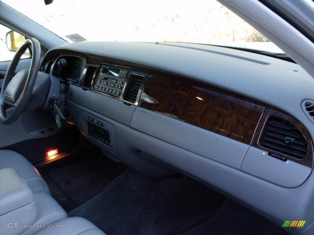 1999 Lincoln Town Car Signature Light Graphite Dashboard Photo #40512482