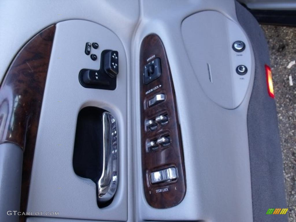 1999 Lincoln Town Car Signature Controls Photo #40512618