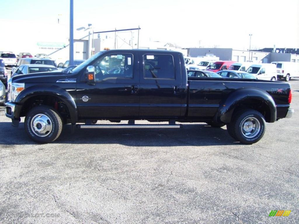 2011 F450 Super Duty Lariat Crew Cab 4x4 Dually - Tuxedo Black Metallic / Black Two Tone photo #2