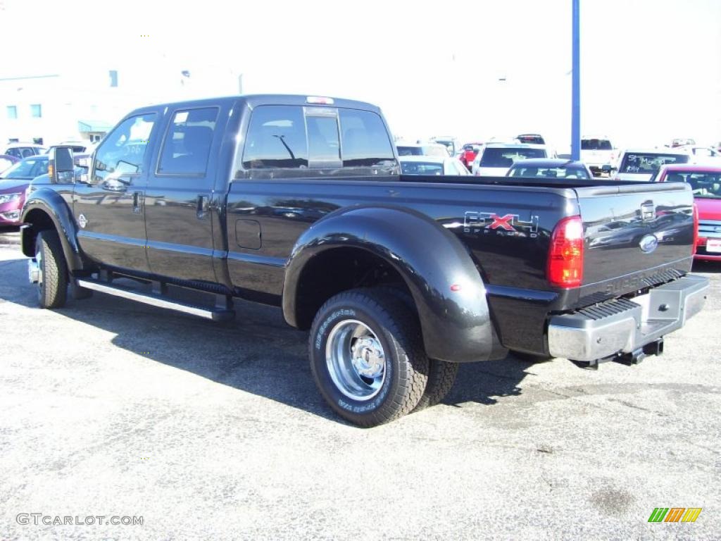 2011 F450 Super Duty Lariat Crew Cab 4x4 Dually - Tuxedo Black Metallic / Black Two Tone photo #3