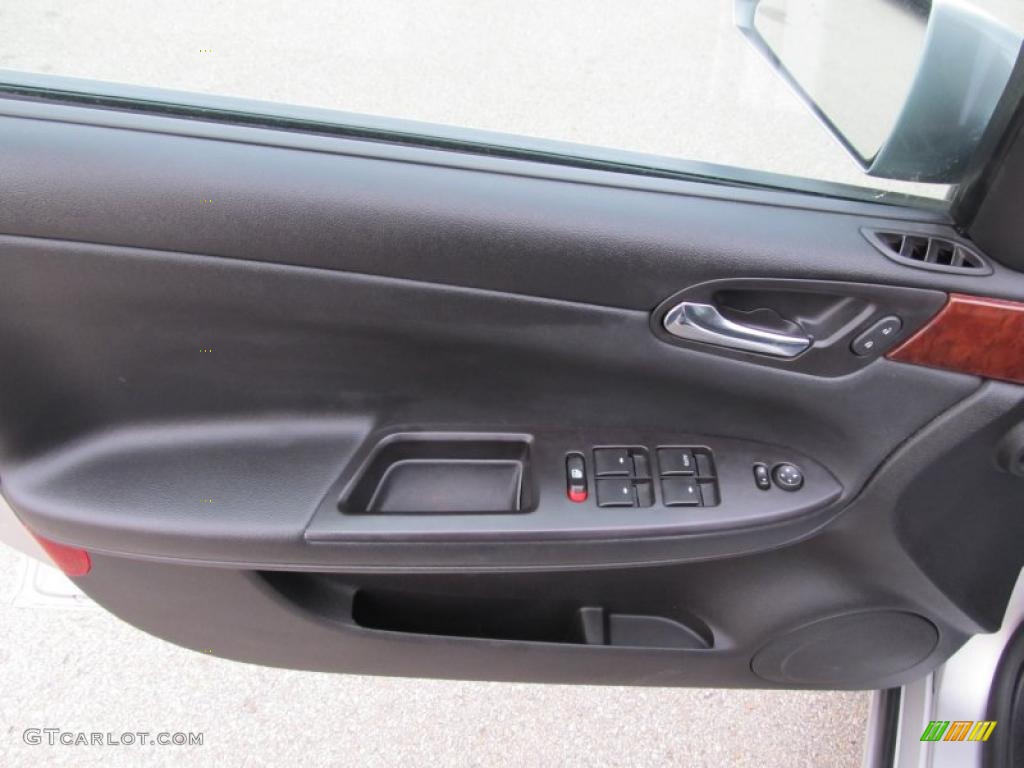 2006 Chevrolet Impala LT Gray Door Panel Photo #40512802