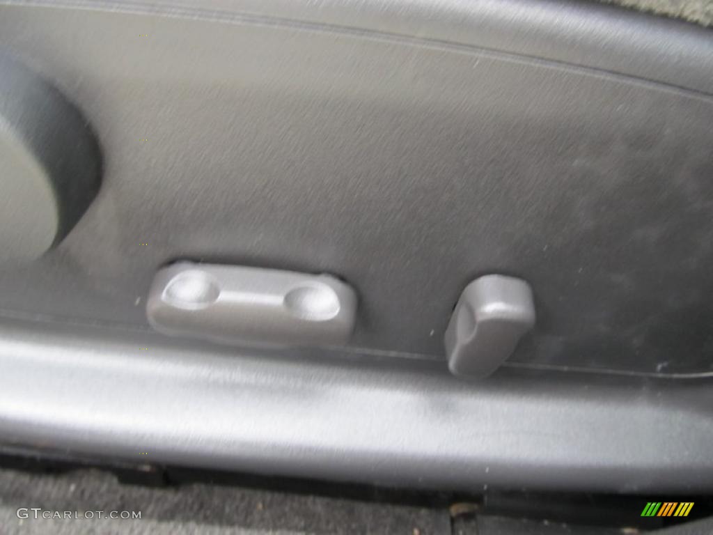 2006 Chevrolet Impala LT Controls Photo #40512862