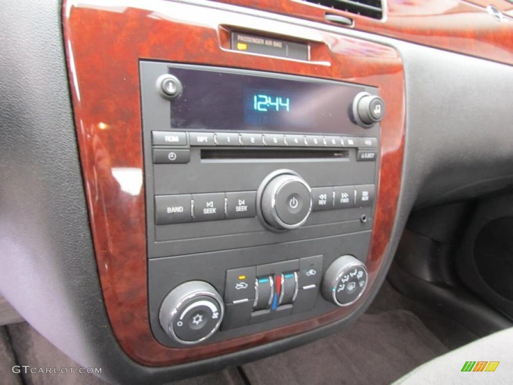 2006 Chevrolet Impala LT Controls Photo #40512886