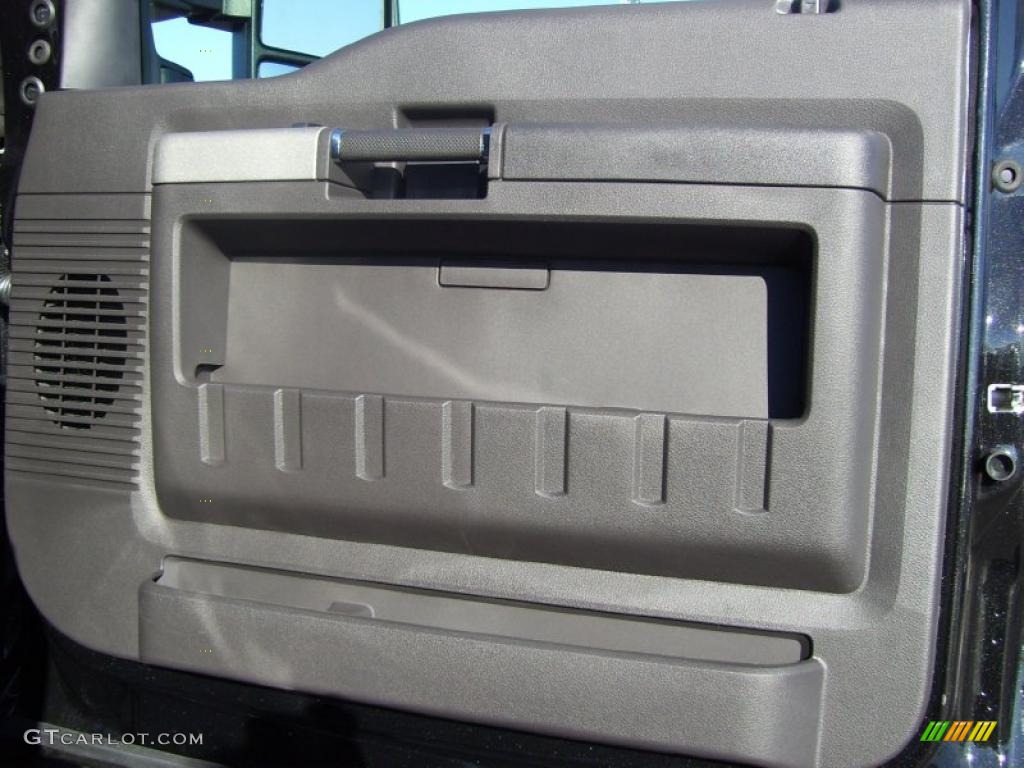 2011 F450 Super Duty Lariat Crew Cab 4x4 Dually - Tuxedo Black Metallic / Black Two Tone photo #17