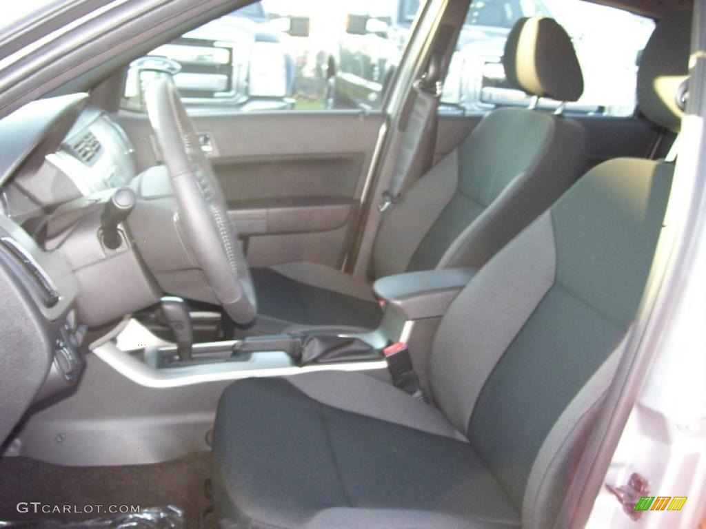 2011 Focus SES Sedan - Ingot Silver Metallic / Charcoal Black photo #18