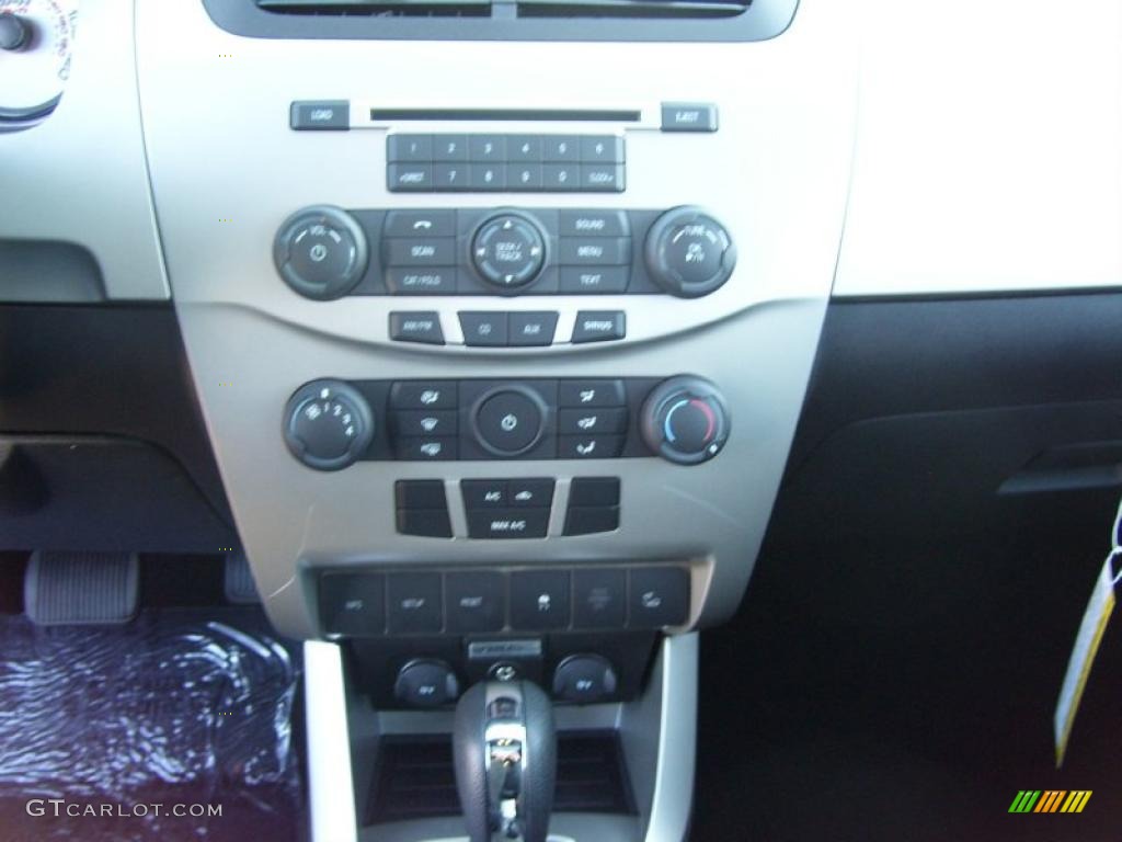 2011 Focus SES Sedan - Ingot Silver Metallic / Charcoal Black photo #27