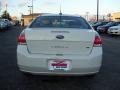 White Suede - Focus SE Sedan Photo No. 3