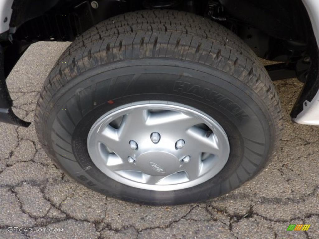 2011 Ford E Series Van E250 XL Cargo Wheel Photo #40520938