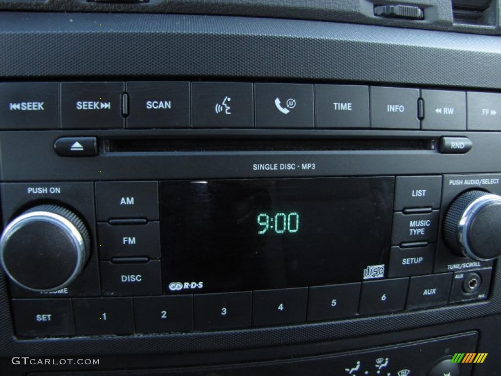 2008 Dodge Dakota SXT Crew Cab Controls Photo #40525016